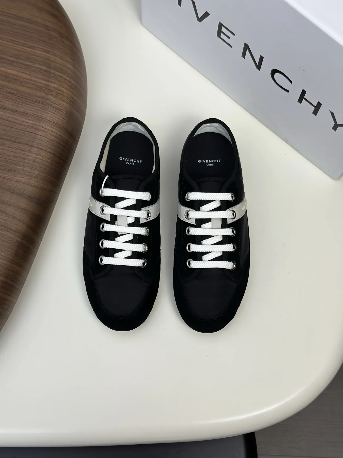 Premium Givenchy Turnschuhe einteiliges Freizeitsneaker Spritzgegossenes Markenlogo Wassergefärbtes