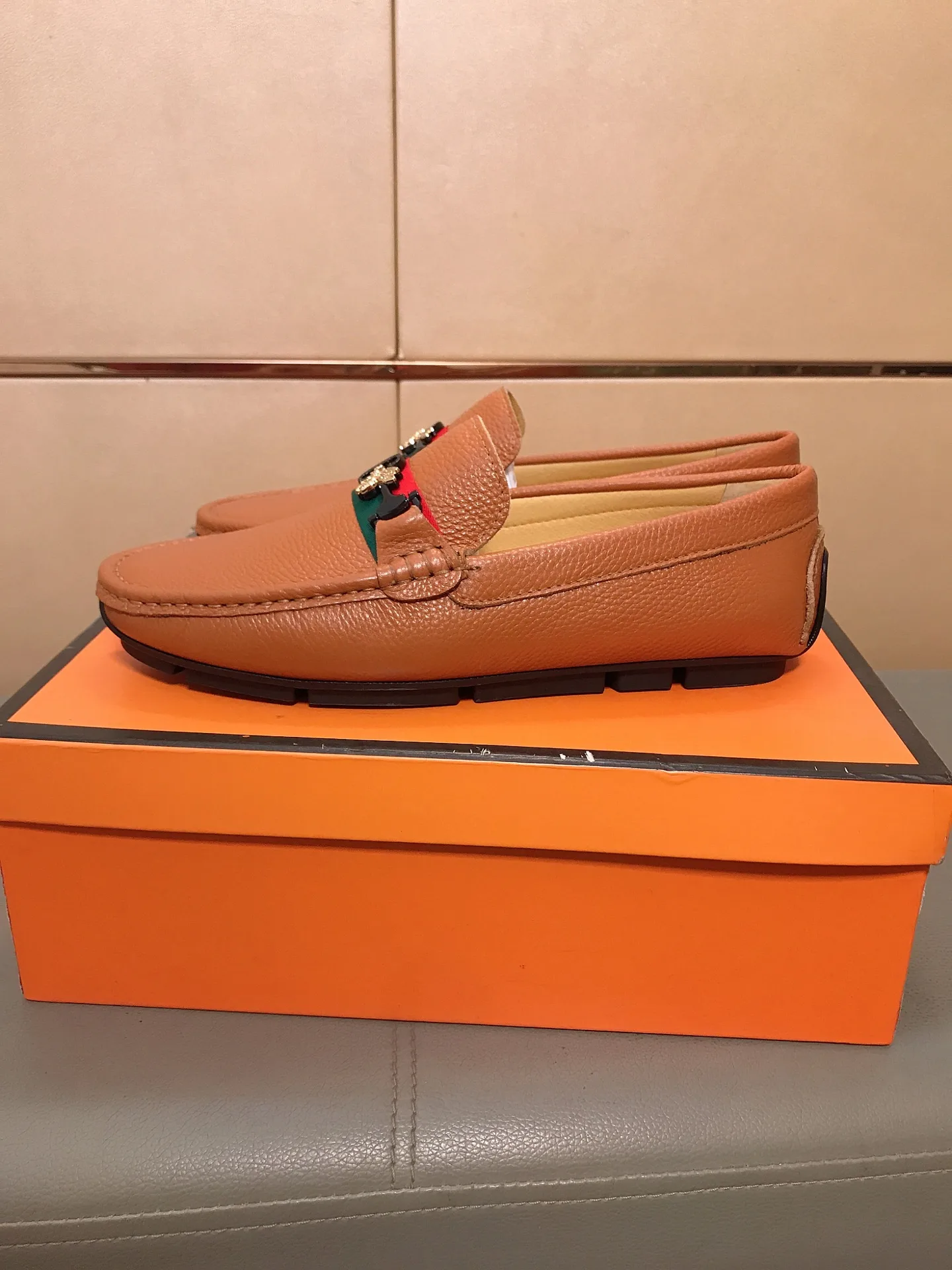 Hochwertiger Gucci Loafer Loafersschuh präsentiert neueste Serie Obermaterial
