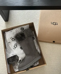 Luxus UGG Schneestiefel Graue Originalpreis