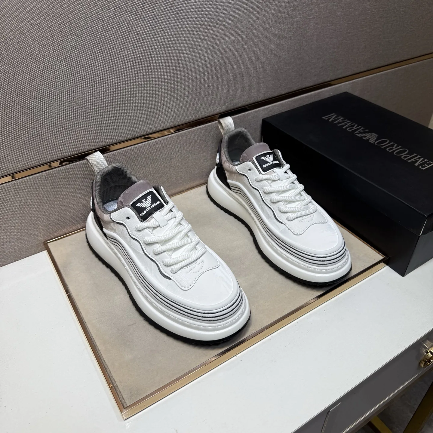 Hochwertige Armani HerrenFreizeitschuhe sofort erhältlich