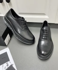 Premium Prada OxfordSchuhe Lederschuhe Freizeitschuhe aus Leder Neue Prada Polsterung sofort lieferbar