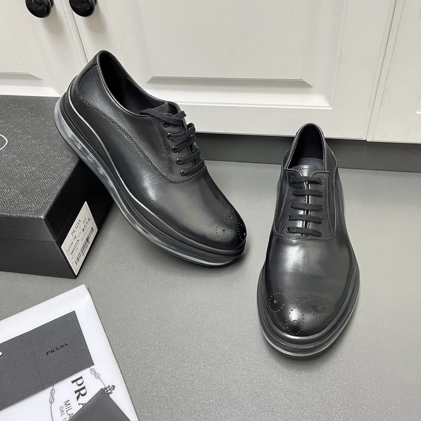 Premium Prada OxfordSchuhe Lederschuhe Freizeitschuhe aus Leder Neue Prada Polsterung sofort lieferbar