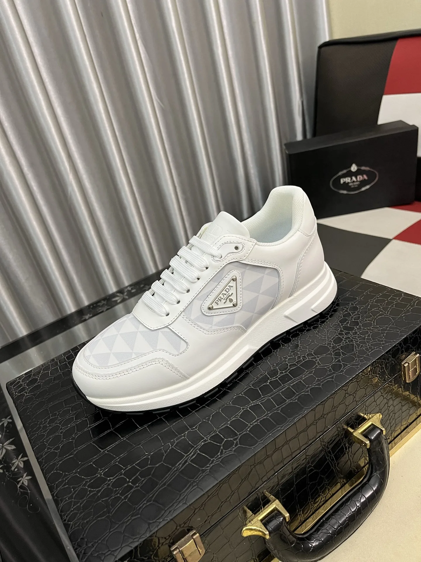 Luxus Prada Turnschuhe Neue Diese Sneaker bestechen durch