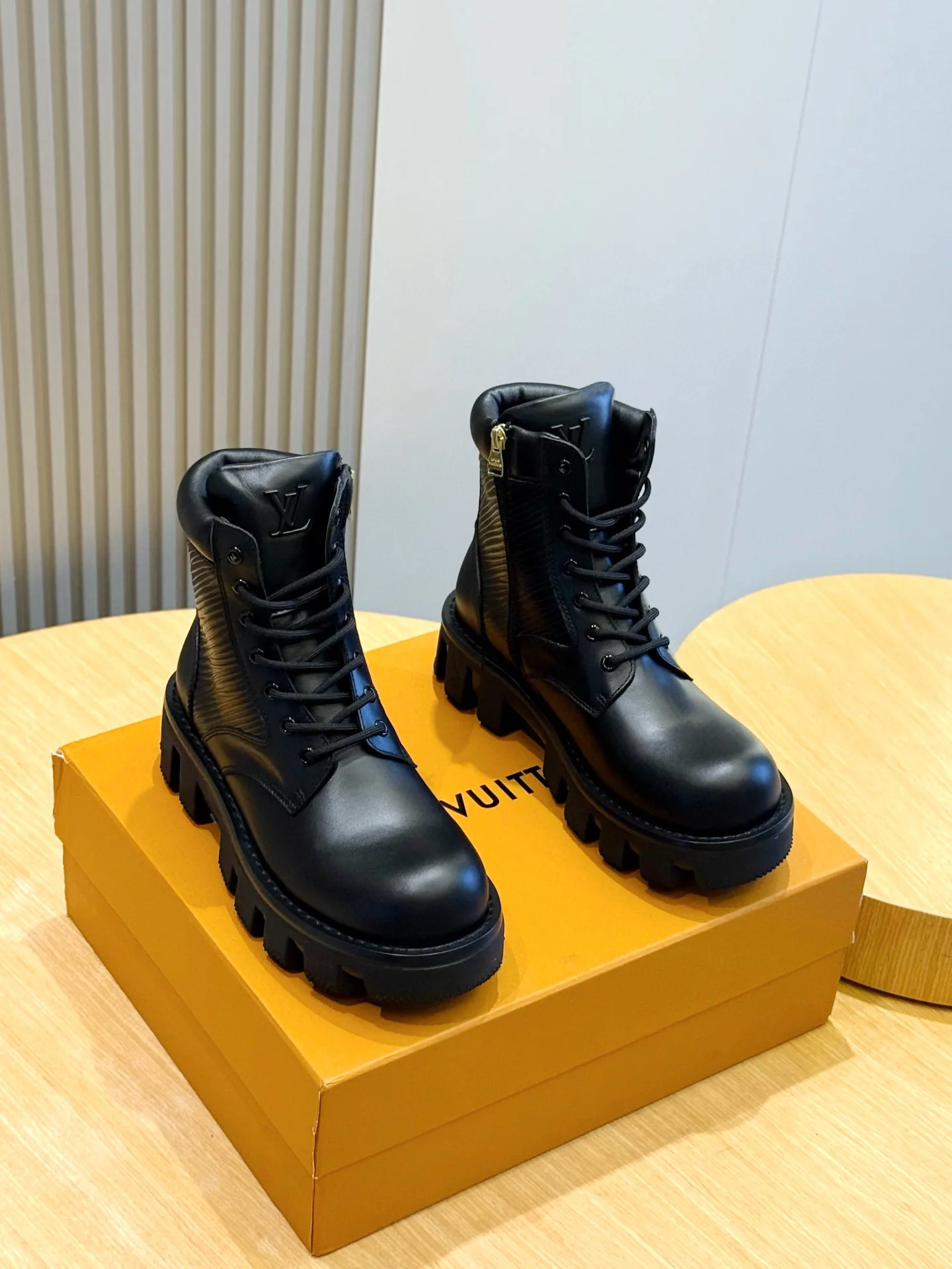 Premium Louis Vuitton flache Stiefel Louis Vuitton Checker Diese flachen
