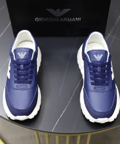 Hochwertige Armani-Turnschuhe. Luxuriöse Armani-Turnschuhe. Klassisch komfortabel