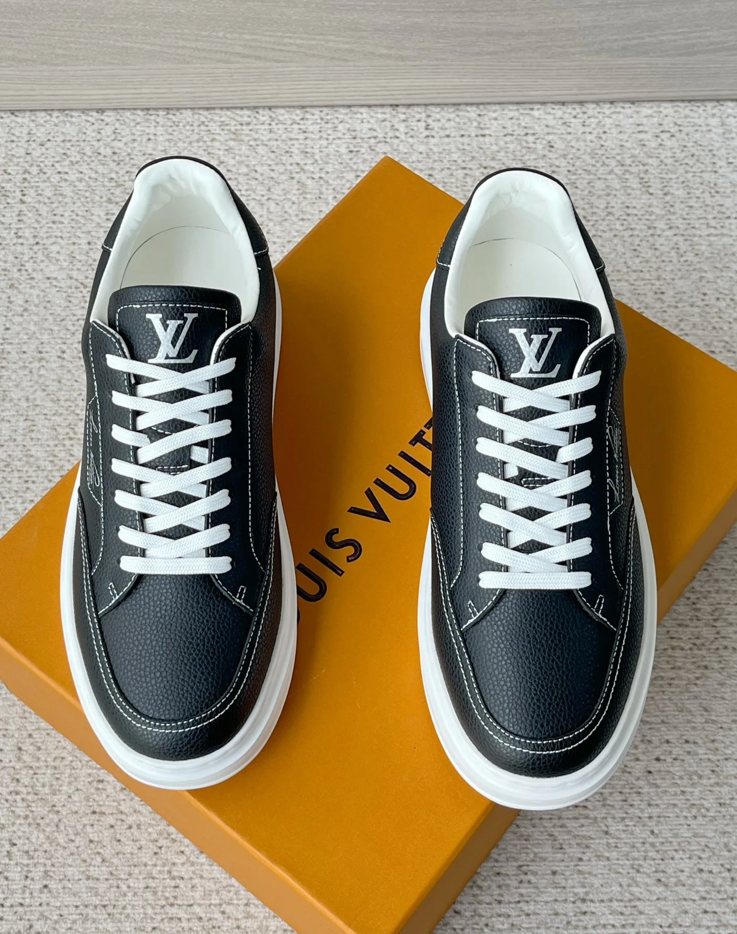 Hochwertige Louis Vuitton Lederschuhe Neue sportliche Louis Vuitton jetzt