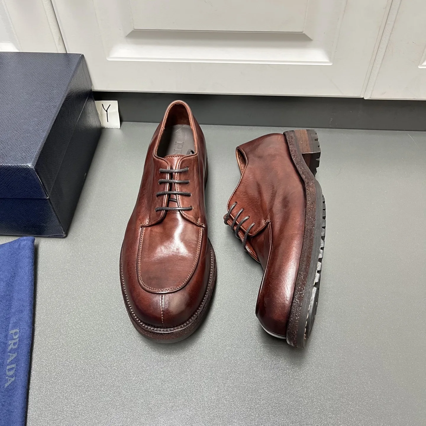 Premium Prada VintageLederschuhe Lederschuhe handgefertigte Schuhe Neue handgefertigte Prada Leder jetzt