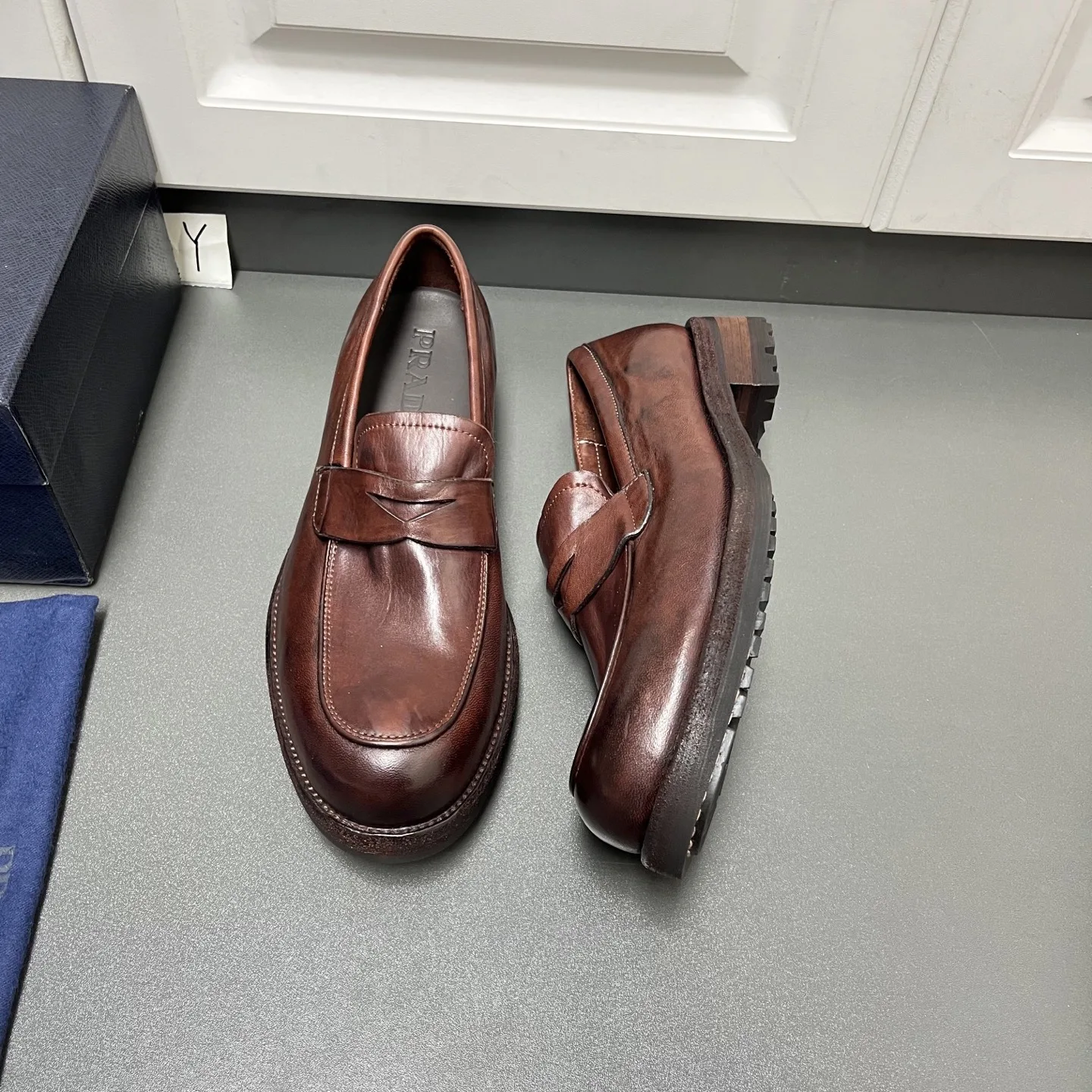 Hochwertige Prada VintageLederschuhe Lederschuhe handgefertigte Schuhe Neue Prada Handgefertigte jetzt Diese