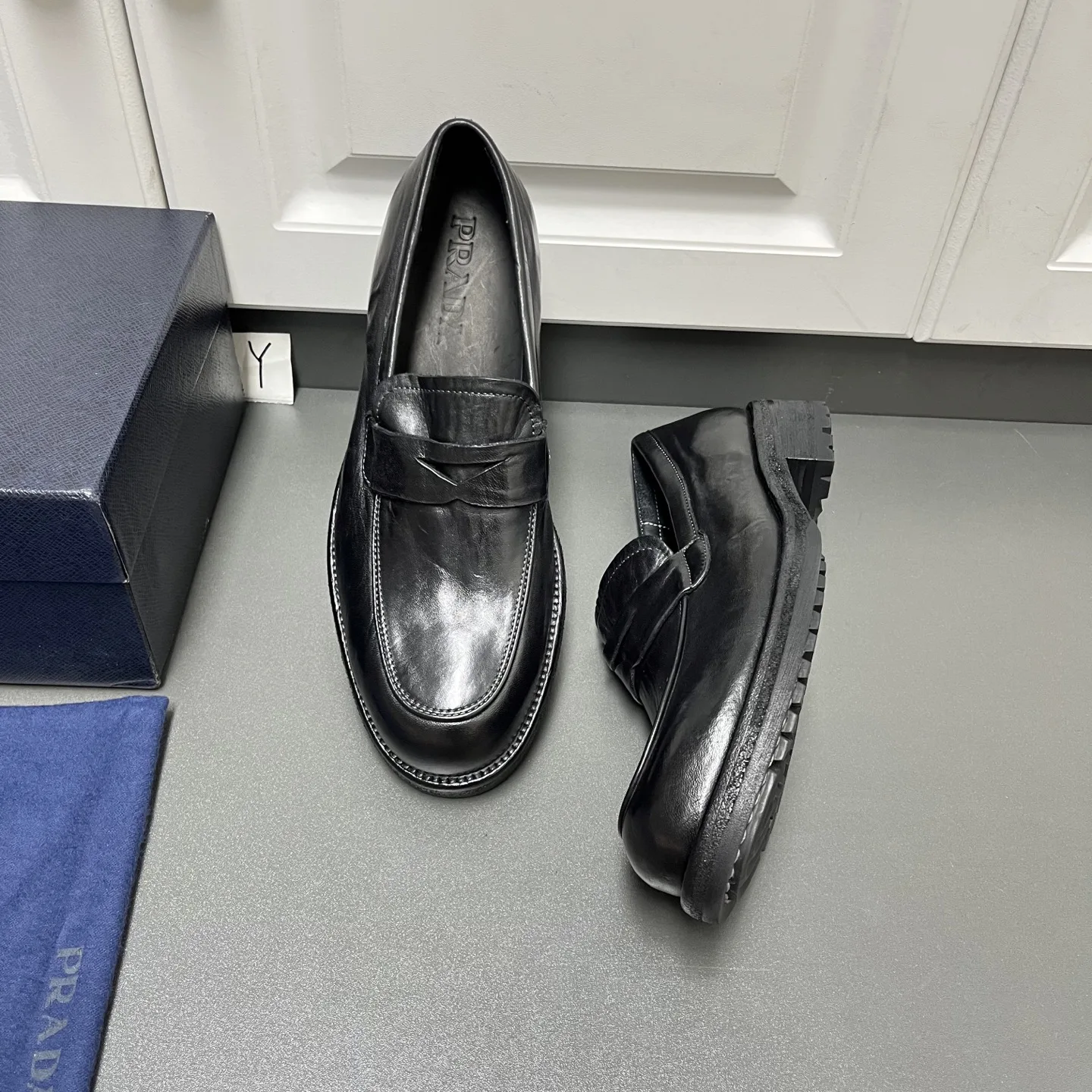 Hochwertige Prada VintageLederschuhe Lederschuhe handgefertigte Schuhe Neue Prada Handgefertigte jetzt Diese