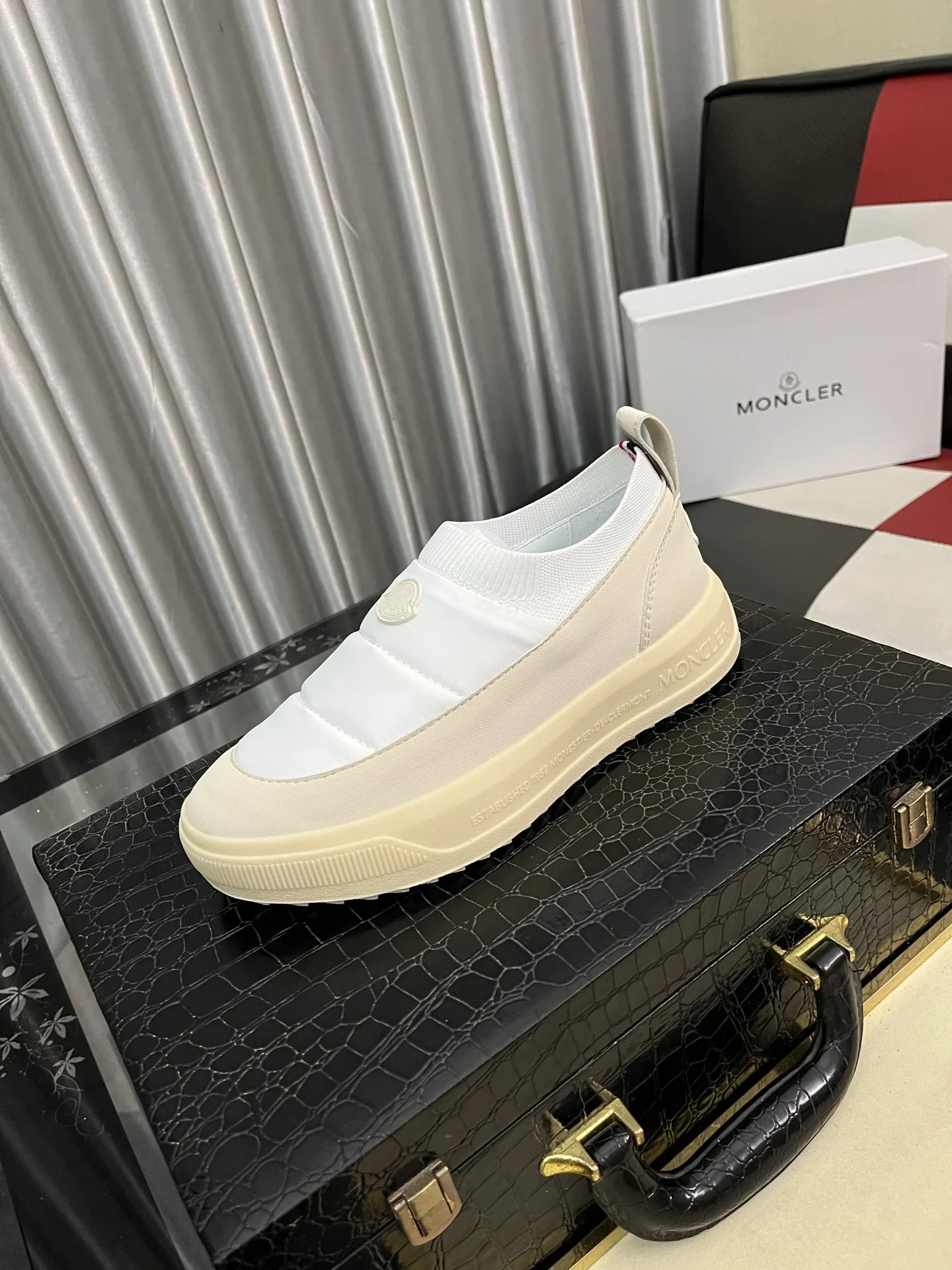 Premium Moncler FreizeitSportschuhe für Herren Lederschuhe Maßgefertigtes Kalbsleder atmungsaktives Futter echtem