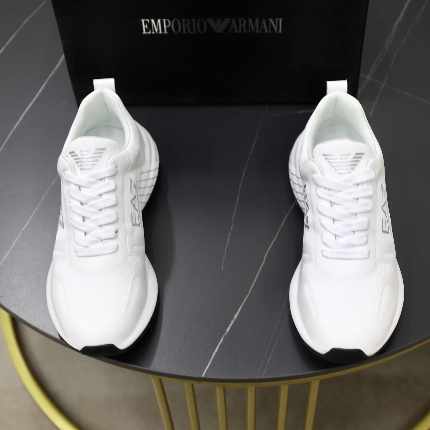 Hochwertige Armani DadSchuhe werden überall Mittelpunkt Neuauflage sportlicher