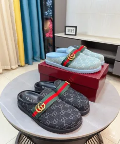 Hochwertige Gucci Hausschuhe Sommerpantoffeln mit klassischem, einzigartigem unverwechselbarem Design